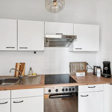 Sonniges Privatparkplatz Suedterrasse