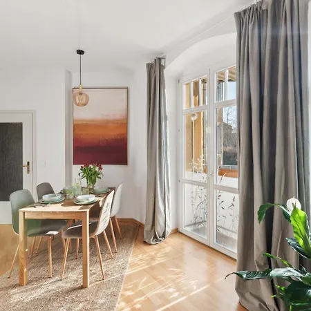 Sonniges Privatparkplatz Suedterrasse Dresde