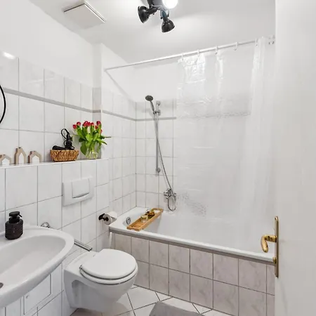 Sonniges Privatparkplatz Suedterrasse *