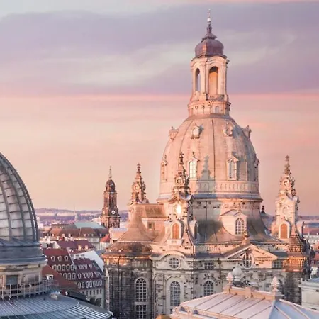 Daire Sonniges Privatparkplatz Suedterrasse Dresden